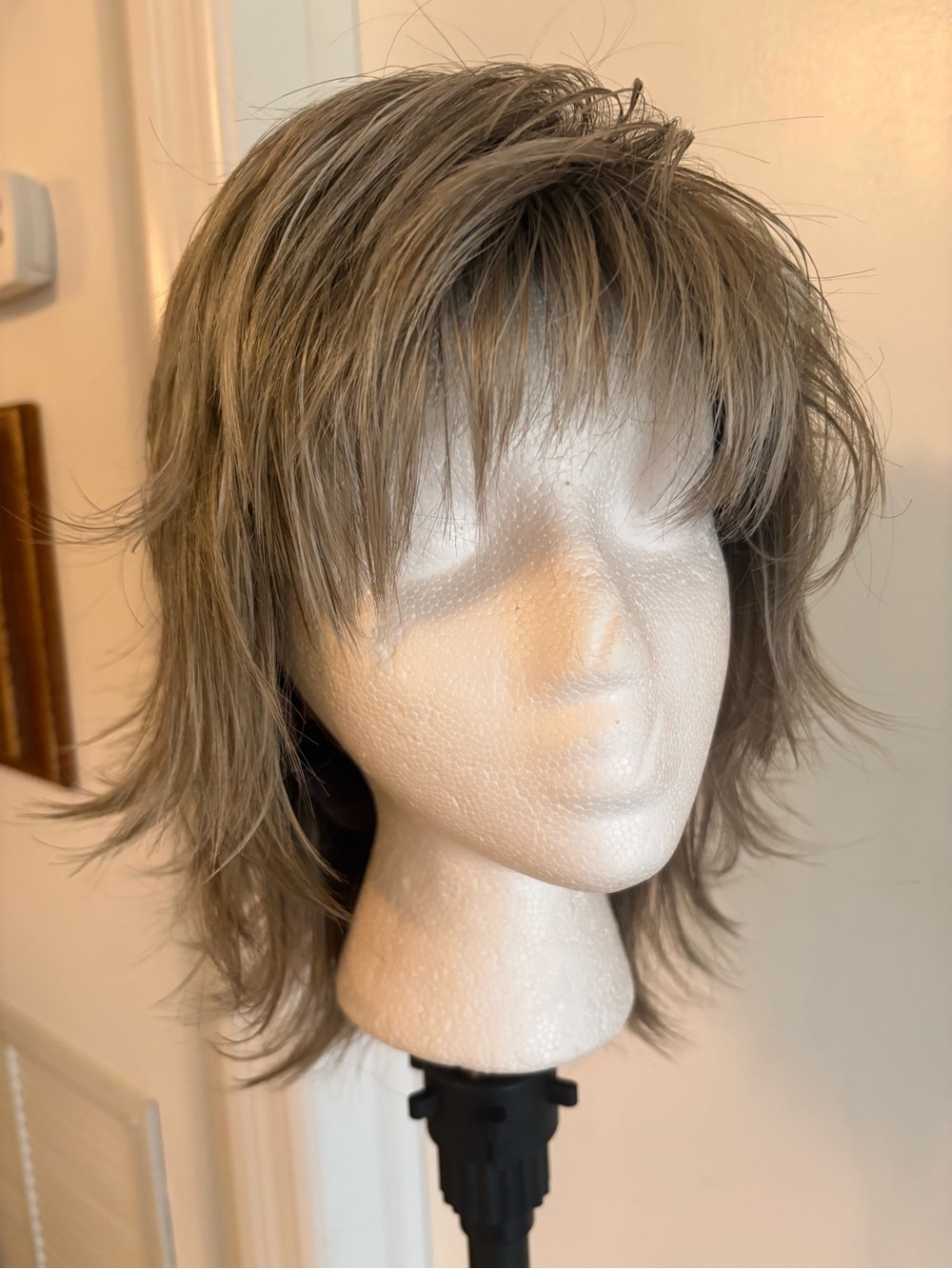 PAULA YOUNG Layered Shag Cut Synthetic Wig! Ash Gray Blonde Rooted! Basic cap!